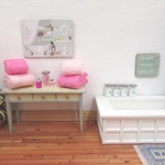 Dolls House Towels 4 Pink with Bath Salts and Ornament Jars 1:12th Scale