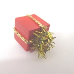 Dolls House Christmas Tree Decorations 5 Red Gold Presents Miniature Hanging Parcels 1:12th Scale