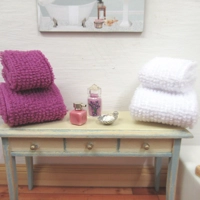 Dolls House Towels Dark Pink & White with Bath Salts Jar, Soap Dispenser & Dish Bathroom 1:12 Scale