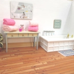 Dolls House Towels 4 Pink with Bath Salts and Ornament Jars 1:12th Scale