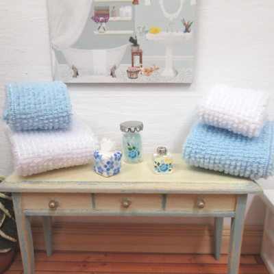 Dolls House Towels 4 Blue & White with Bath Salts Ornament Jar & Tissue Box Mini Bathroom 1:12 Scale