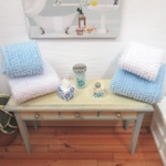 Dolls House Towels 4 Blue & White with Bath Salts Ornament Jar & Tissue Box Mini Bathroom 1:12 Scale