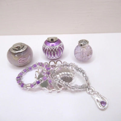 Dolls House Perfume Ornament Bottles Lilac Silver with Necklaces & Tray Mini Accessories 1:12 Scale