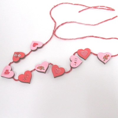 Dolls House Bunting 9 Wood Decorated Love Hearts Miniature Decoration 1:12 Scale