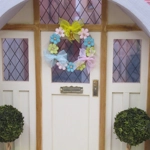Dolls House Wreath Flowers and Bows Miniature Door Decoration 1:12th Scale