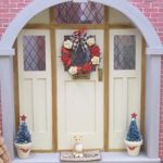 Dolls House Christmas Wreath Miniature Red and Cream Roses with a Tartan Bow 1:12 Scale