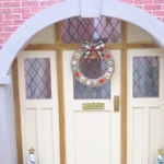 Dolls House Christmas Wreath Buttons Gingerbread Houses and Tartan Bow 1:12 Scale