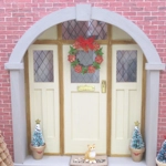 Dolls House Christmas Wreath Miniature Door Decoration Berries and Flowers 1:12 Scale