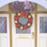 Dolls House Christmas Wreath Fruit and Flowers Miniature Door Decoration 1:12 Scale