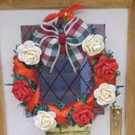 Dolls House Christmas Wreath Miniature Red and Cream Roses with a Tartan Bow 1:12 Scale