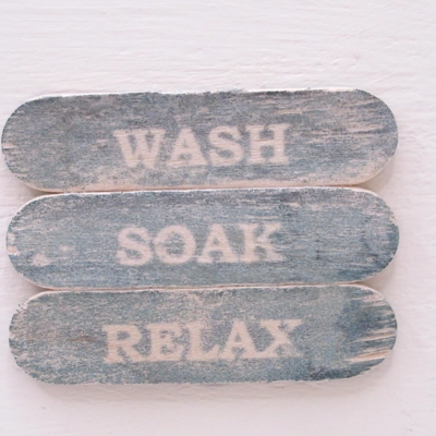 Dolls House Bathroom Wall Decor Sign Wash Soak Relax Blue Vintage Style Wood 1:12th Scale Miniature