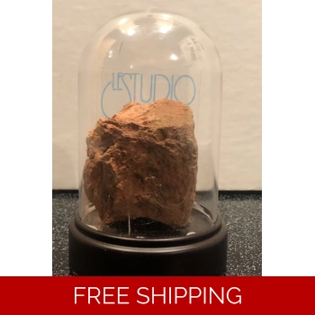 Piece of Le Studio Display B..