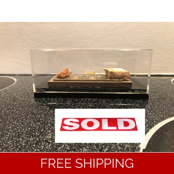 Piece of Le Studio Display B..