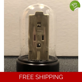 Piece of Le Studio Display B..