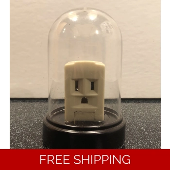 Piece of Le Studio Display B..