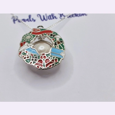 Wreath Of Christmas Cage Pendant