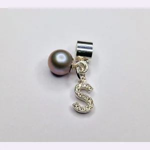 'S' Charm