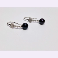 Queen’s Whisper Earrings