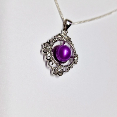 Regal Essence Pendant