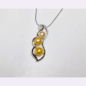 Pea Pod Three Pendant