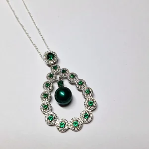 Opulent Lustre In Green Pend..