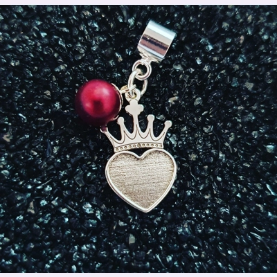 Queen Of Hearts Charm