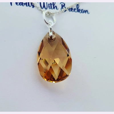 Golden Shadow - Peardrop Pendant 22mm