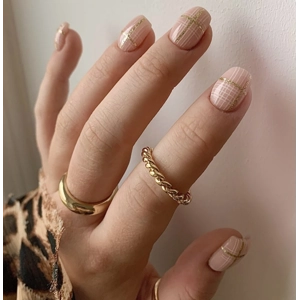 NOT QUITE RIGHT Dixie Plates Plenty of Plaid Mini Plate