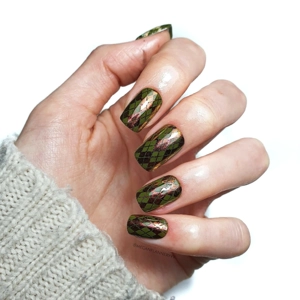 NOT QUITE RIGHT Dixie Plates Plenty of Plaid Mini Plate