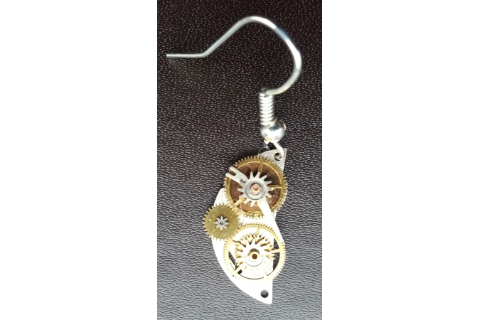 Cogs & Caves Commission: Steampunk Earrings (lone dangler)