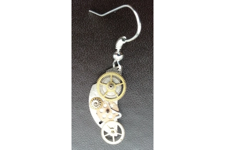 Cogs & Caves Commission: Steampunk Earrings (lone dangler)