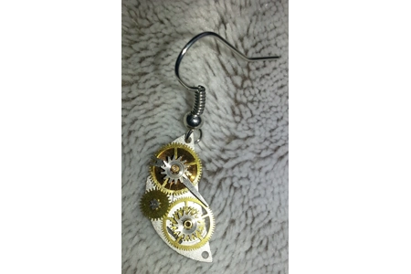 Cogs & Caves Commission: Steampunk Earrings (lone dangler)