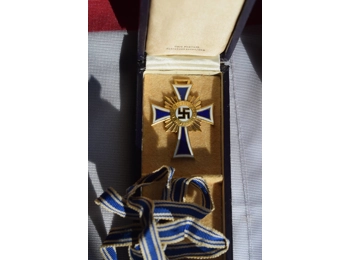 THE "GOLDEN CROSS OF HONOR OF THE GERMAN MOTHER" (MOTHER'S CROSS)