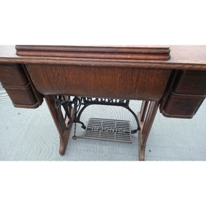 Singer 4 draw treadle