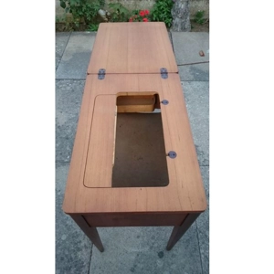 Singer machine sewing table