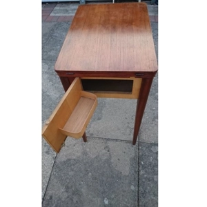 Singer machine sewing table