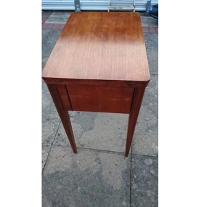 Singer machine sewing table