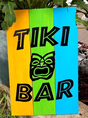 Tiki Bar Pallet Sign