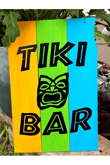 Tiki Bar Pallet Sign