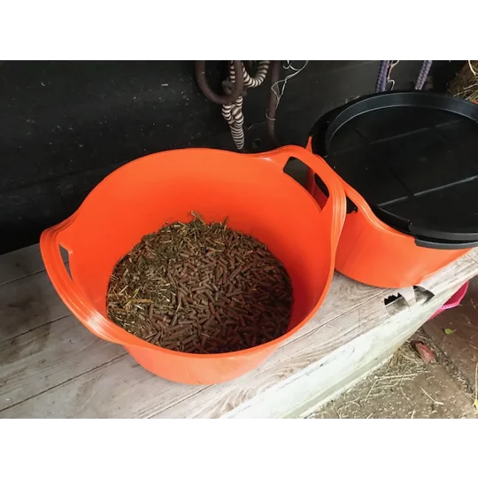 Feed bucket no lids