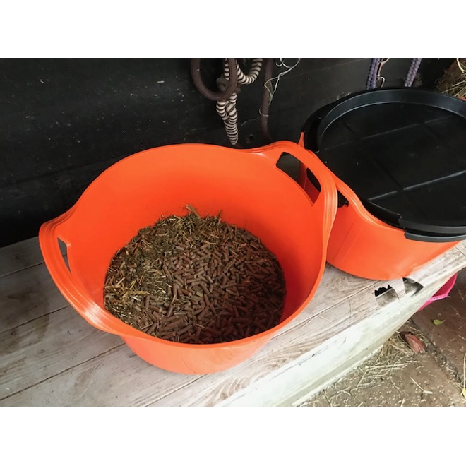 Additional Image for Feed bucket no lids