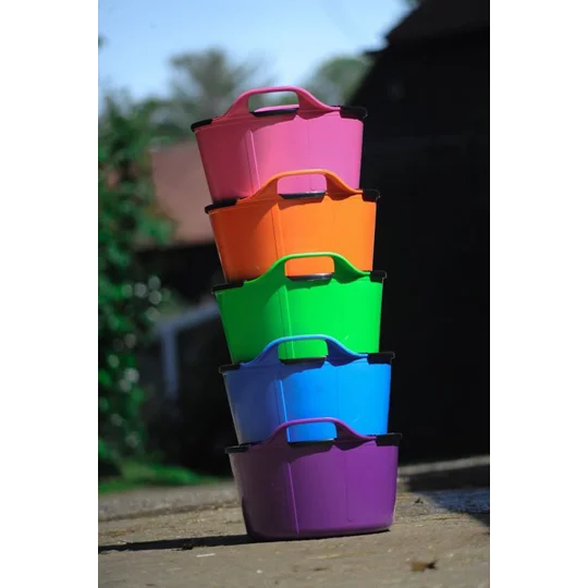 Feed bucket and lids