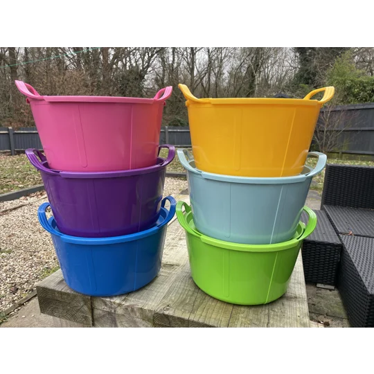 Feed buckets with matching lids