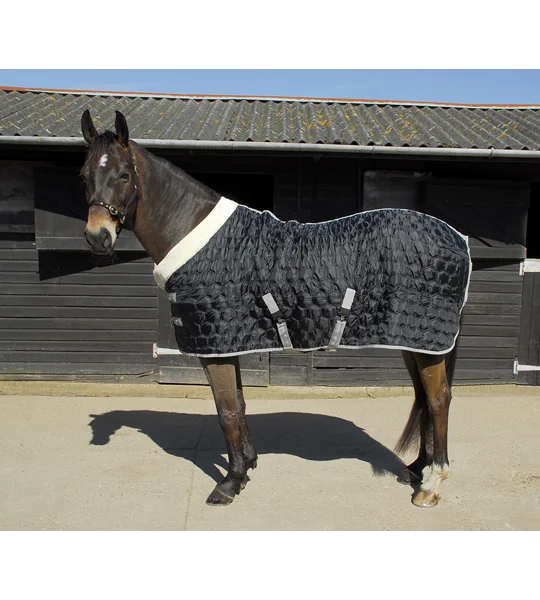 Delux stable quilt