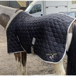 Delux stable quilt