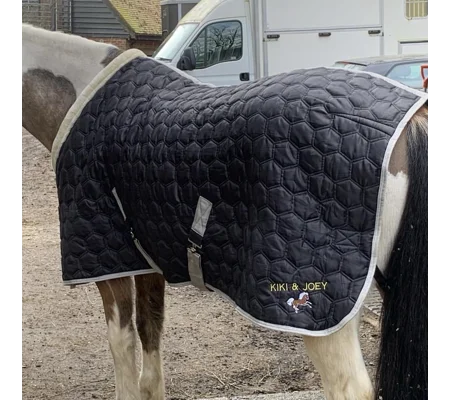 Delux stable quilt