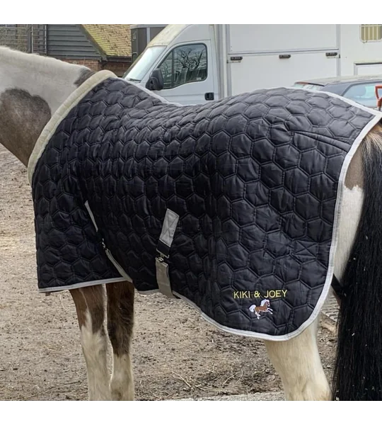 Delux stable quilt