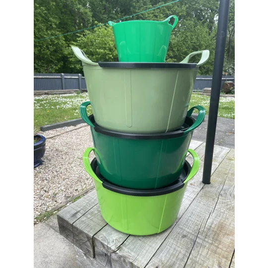 Feed buckets
