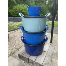 Feed buckets