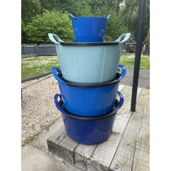 Feed buckets
